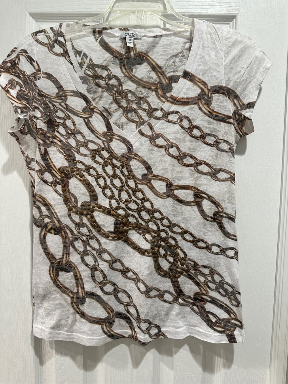 Cache White Short Sleeve V-Neck Tee with Brown Chain Motif